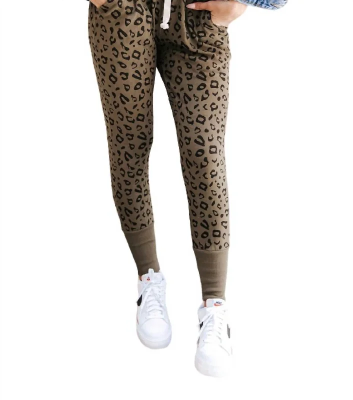 Cozy Lounge Wear Comfortable jogger pants Jogger Leopard In Olive